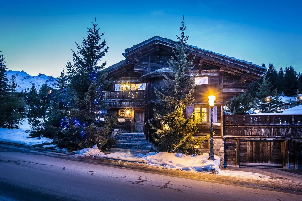 Un encantador chalet de estilo de cuento de hadas en una de las principales áreas de esquí de Europa