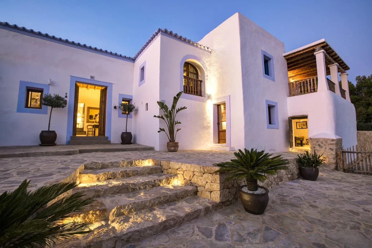 Finca ibicenca clásicamente reformada con vistas panorámicas sobre la bahía de San Antonio, foto 2