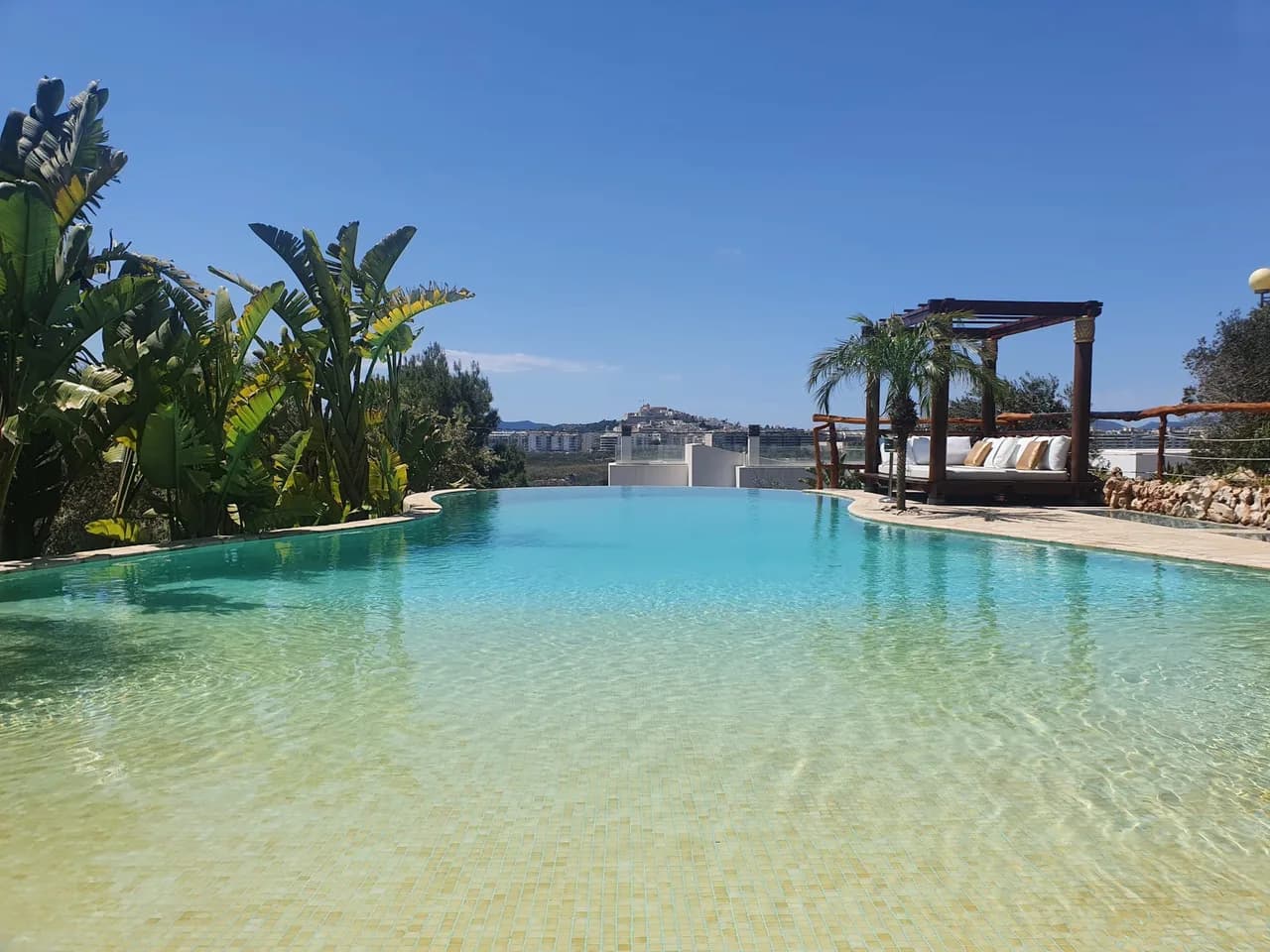 Encantadora casa de pueblo con hermosa piscina, cerca de Ibiza Town, foto 3