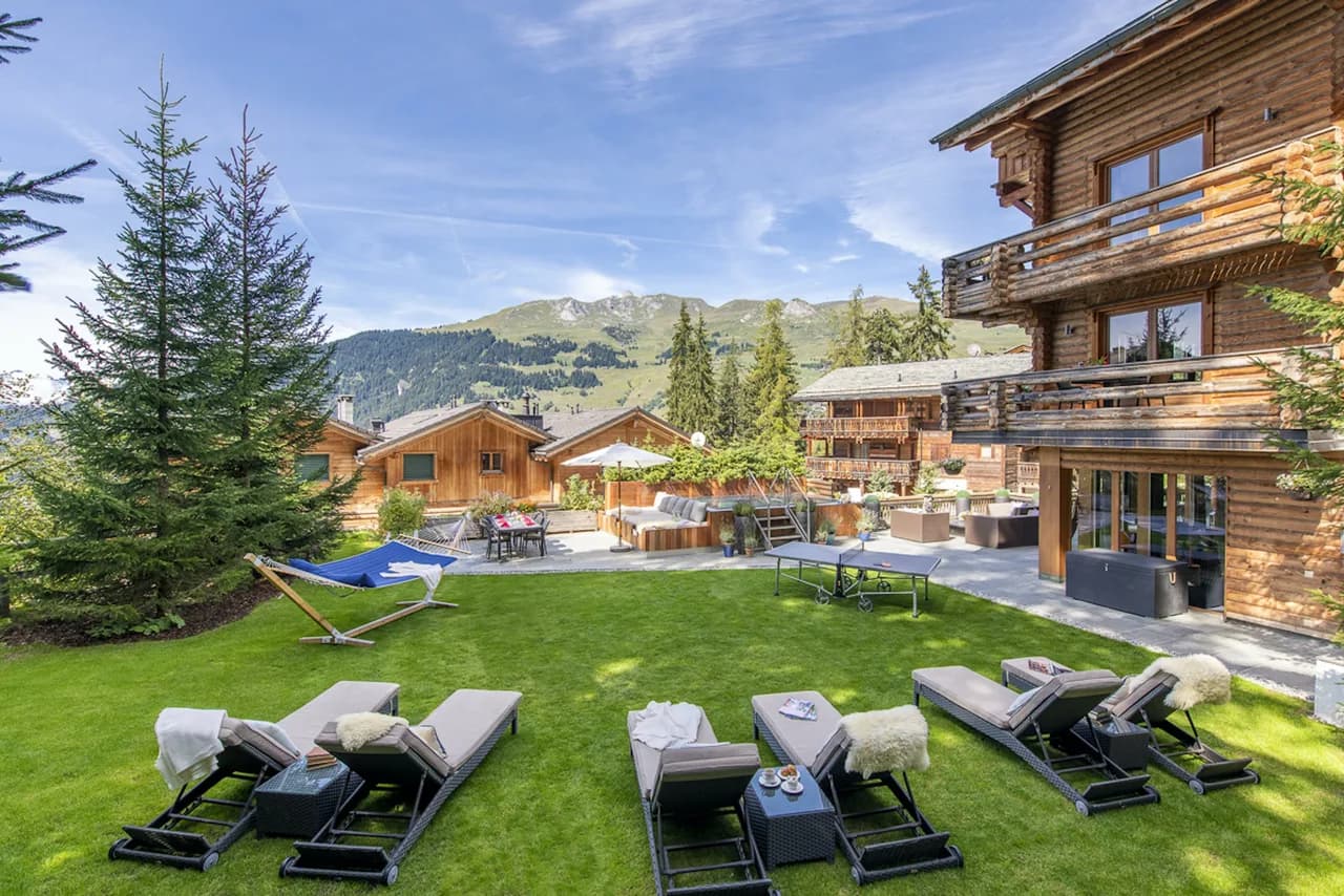 Ein TRAUMHAFTES CHALET-REFUGIUM, DAS ÜBER DEM BERG ÜBER VERBIER THRONT, Foto 3