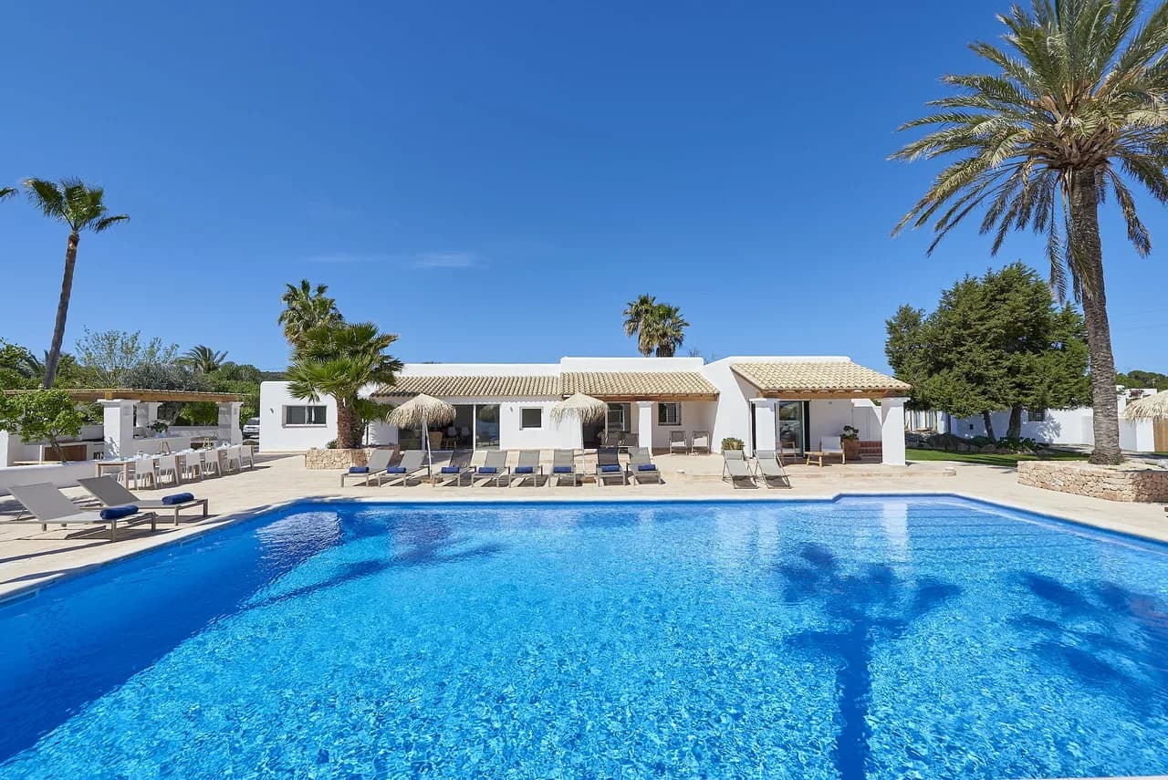 Impresionante villa situada en una ubicación rural tranquila en San José, cerca de Cala Bassa