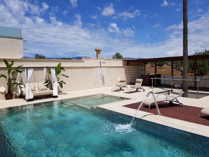 Casa Retiro Mallorca is a luxury rental villa just 10 minutes by car from the city centre of Palma