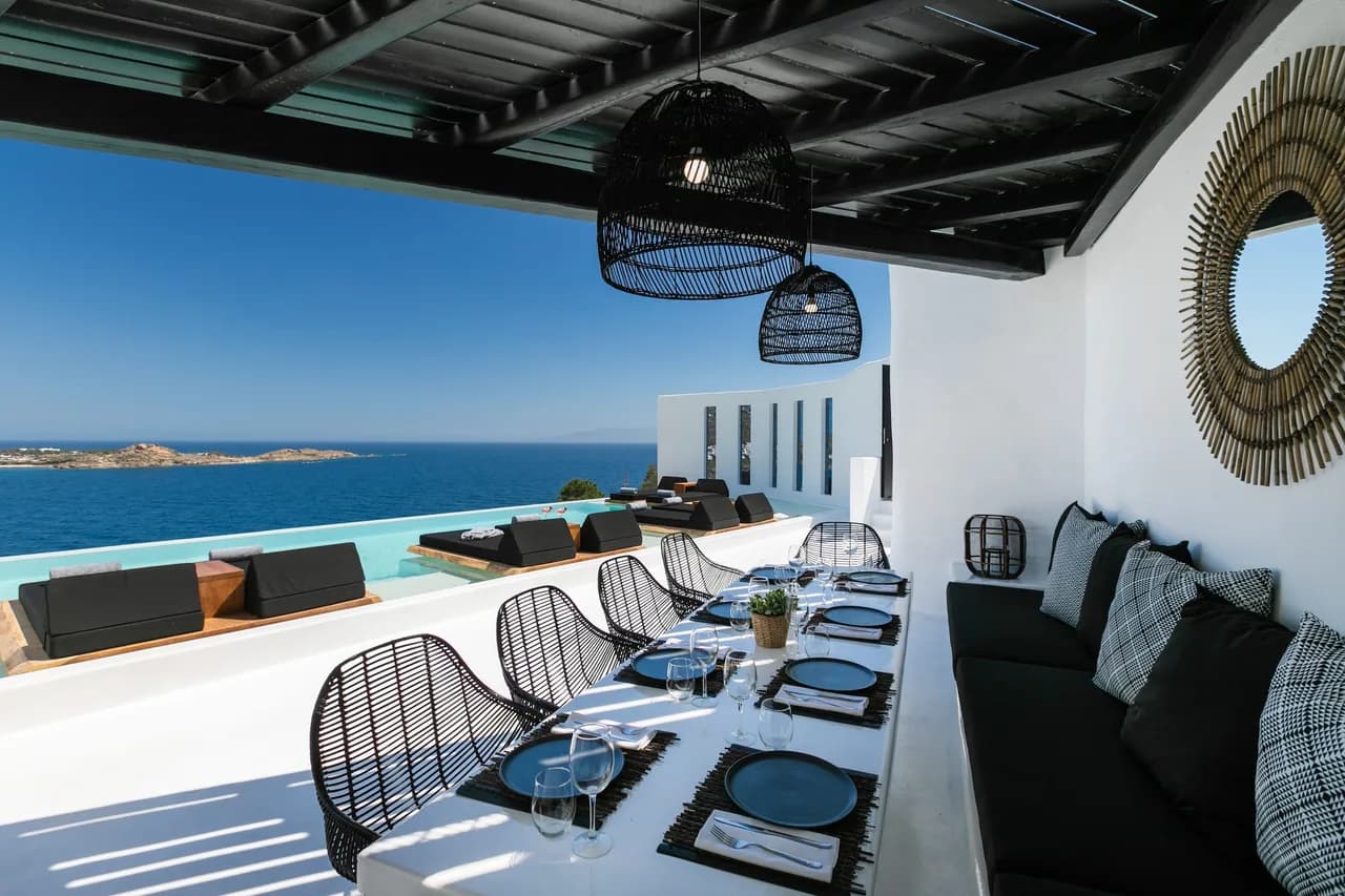 Eine exquisite Villa mit atemberaubenden Außenbereichen