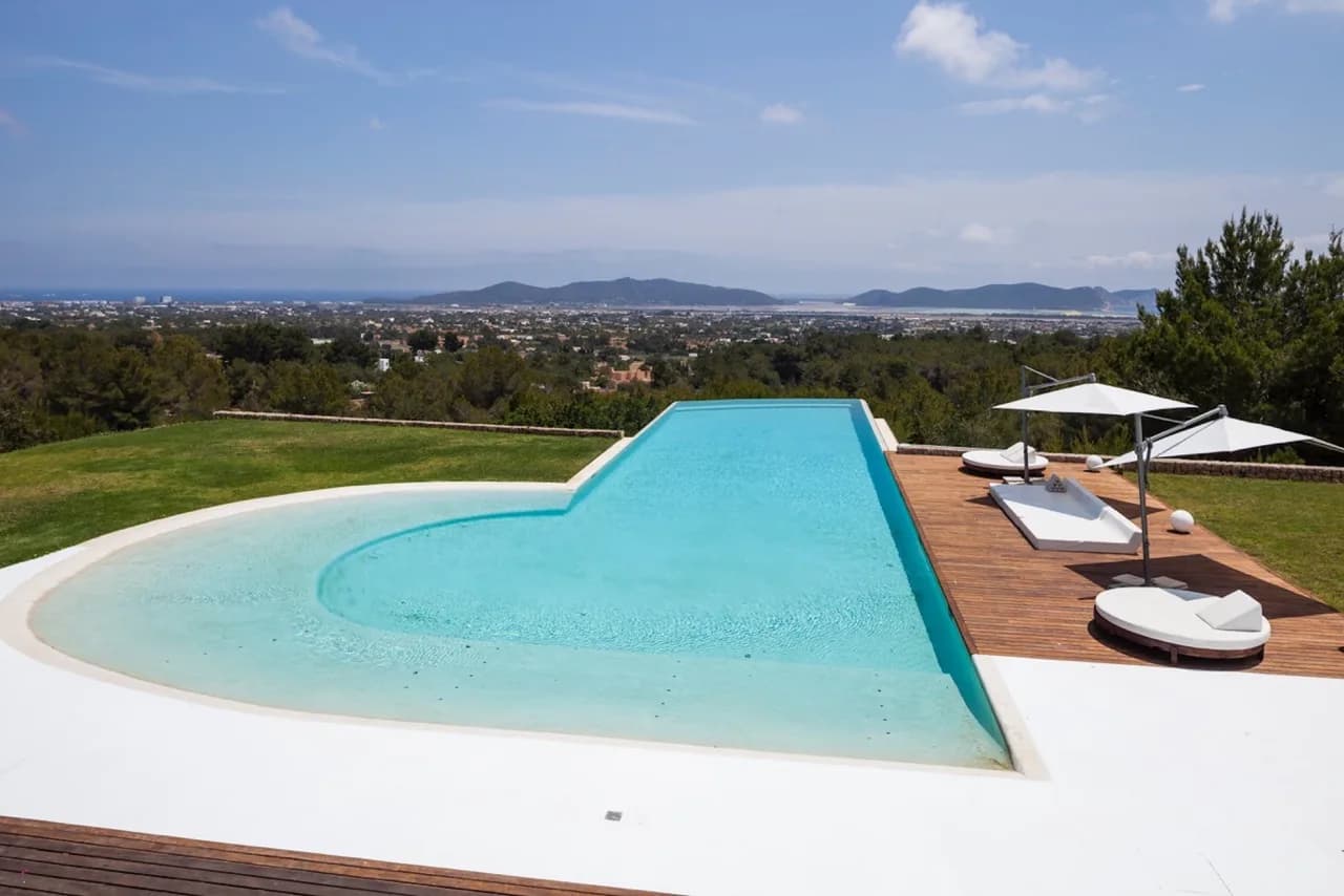 Una villa influenciada por Gaudí en jardines exuberantes, con vistas al mar de Las Salinas y Formentera, foto 2