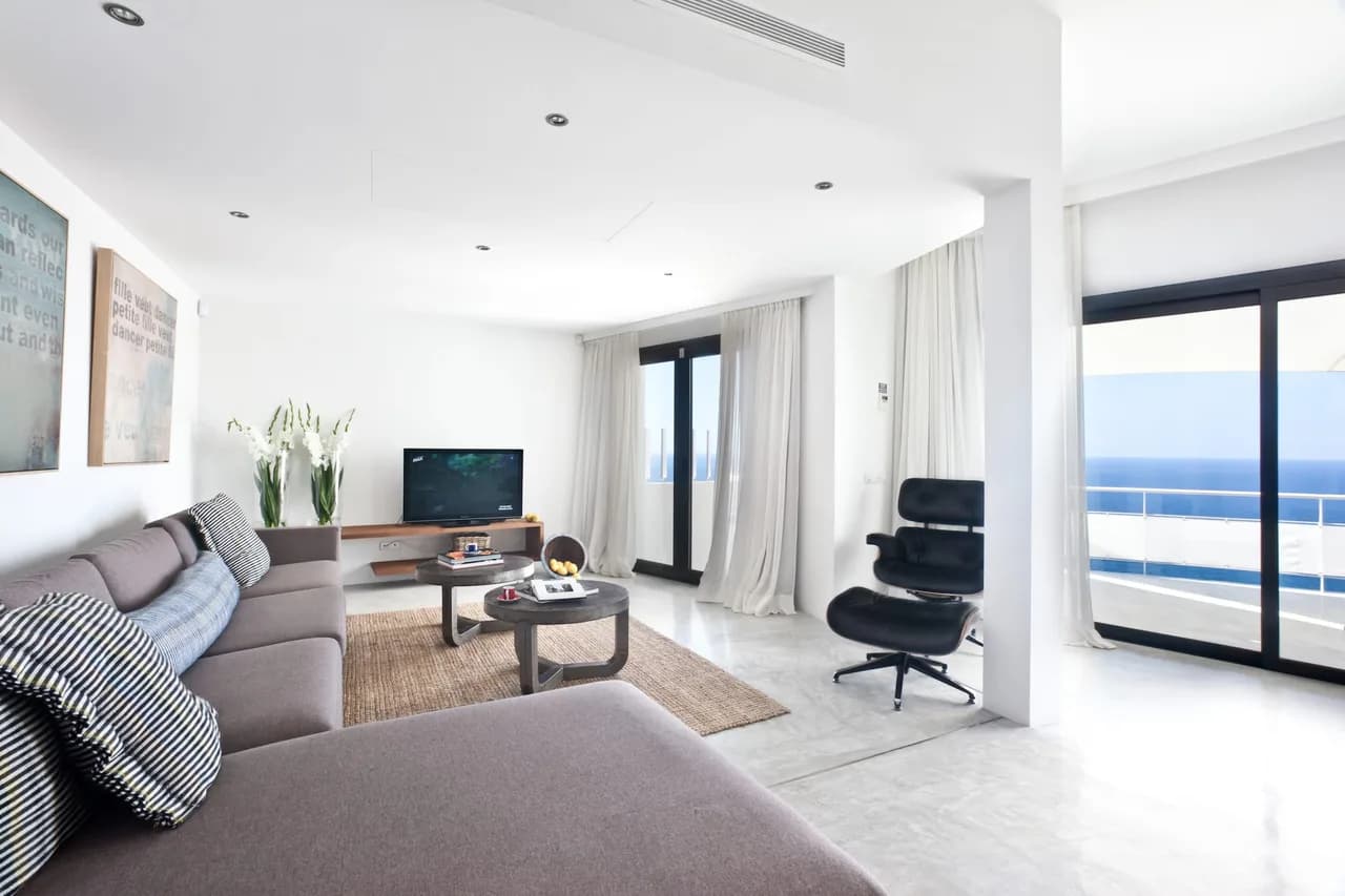 Hermosa villa contemporánea con vistas impresionantes a las aguas cristalinas de Es Cubells., foto 5