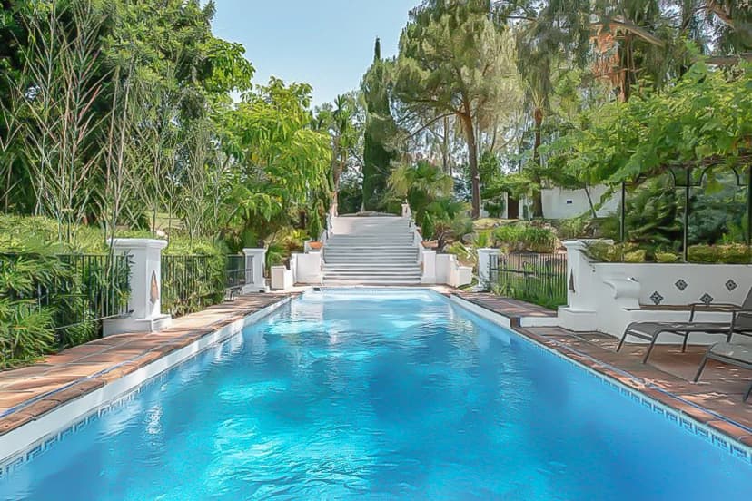 Luxurious 7 Bedroom Villa in the Heart of Mediterranean Garden