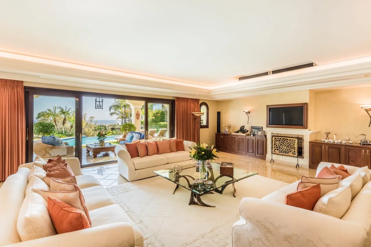 Villa Exclusiva en la Ladera con Piscina Interior y Cancha de Tenis, foto 2