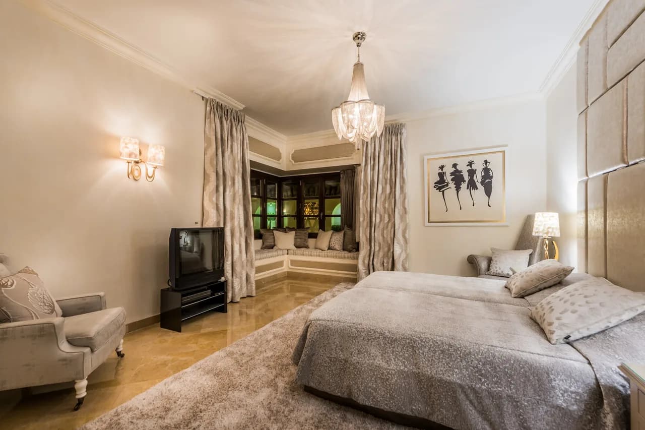 Villa Exclusiva en la Ladera con Piscina Interior y Cancha de Tenis, foto 4