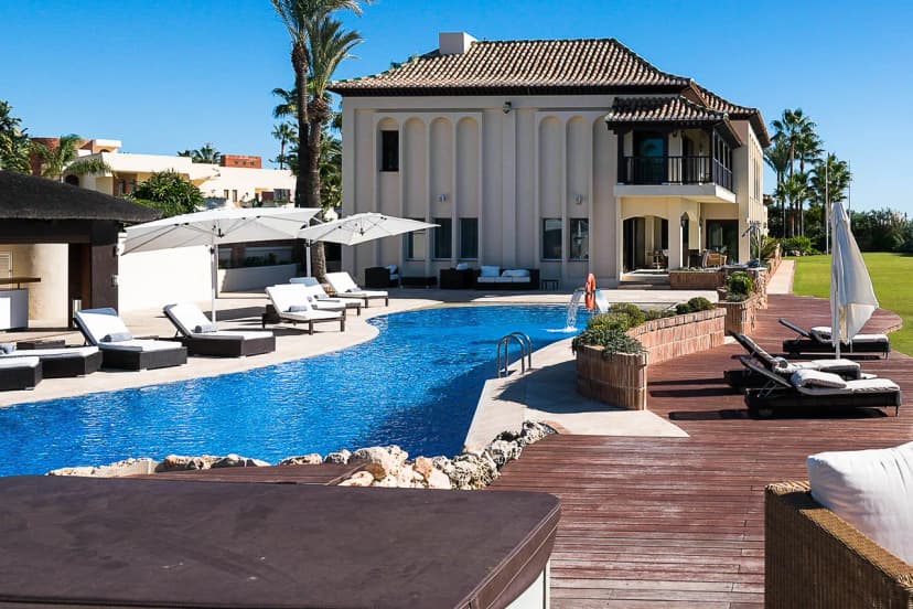 Independent Ultra Luxurious Villa with Smart Lighting System