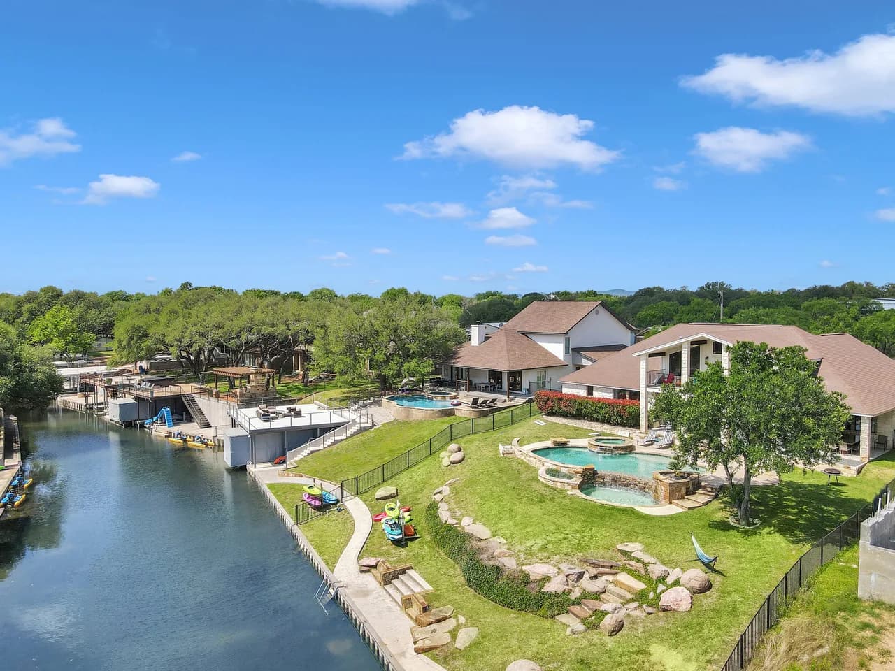 Retiro de Cuatro Habitaciones Junto al Lago en Austin, foto 3