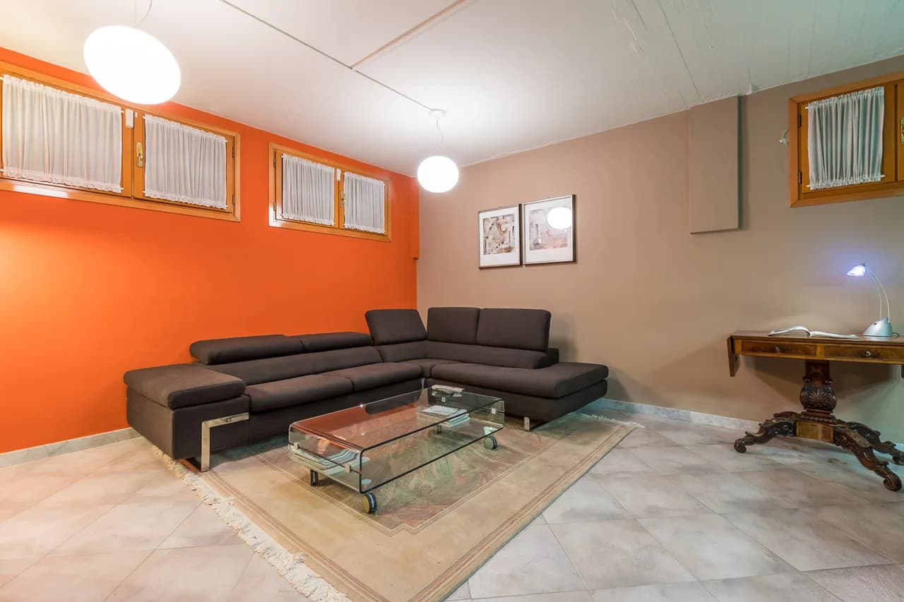 Gut ausgestattete moderne Villa mit großem Garten, Foto 3