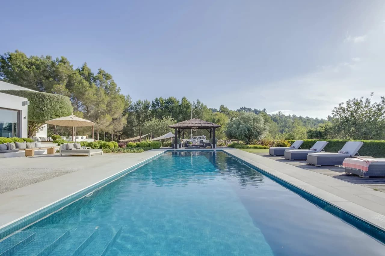 IMPRESIONANTE VILLA DE ESTILO RURAL CON ACABADOS MODERNOS DE LA MÁS ALTA CALIDAD, foto 2
