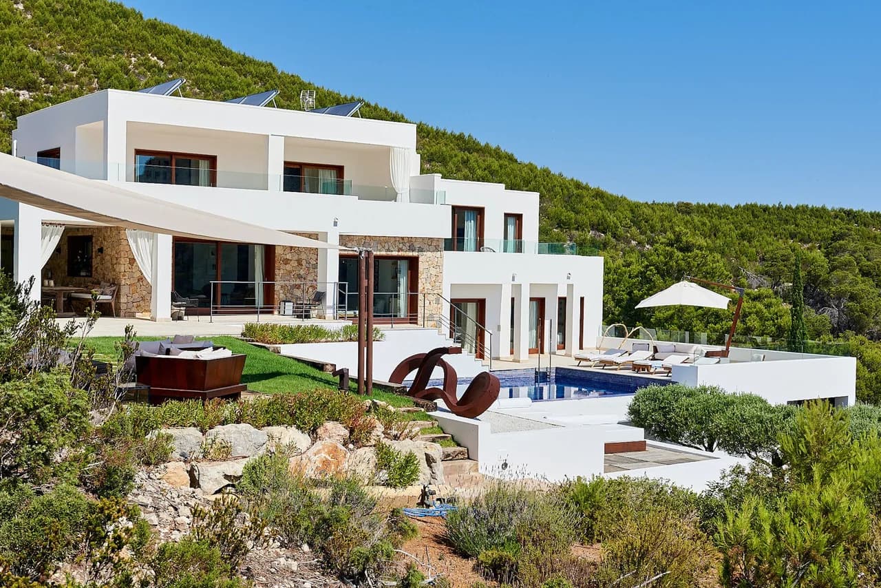 MAGNÍFICA VILLA CON VISTAS INCOMPARABLES Y DESLUMBRANTES SOBRE SOL DEN SERRA