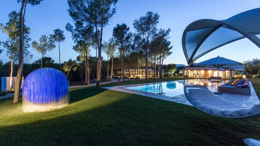 STUNNING MODERN ARCHITECTURE AND EXCEPTIONAL DESIGN