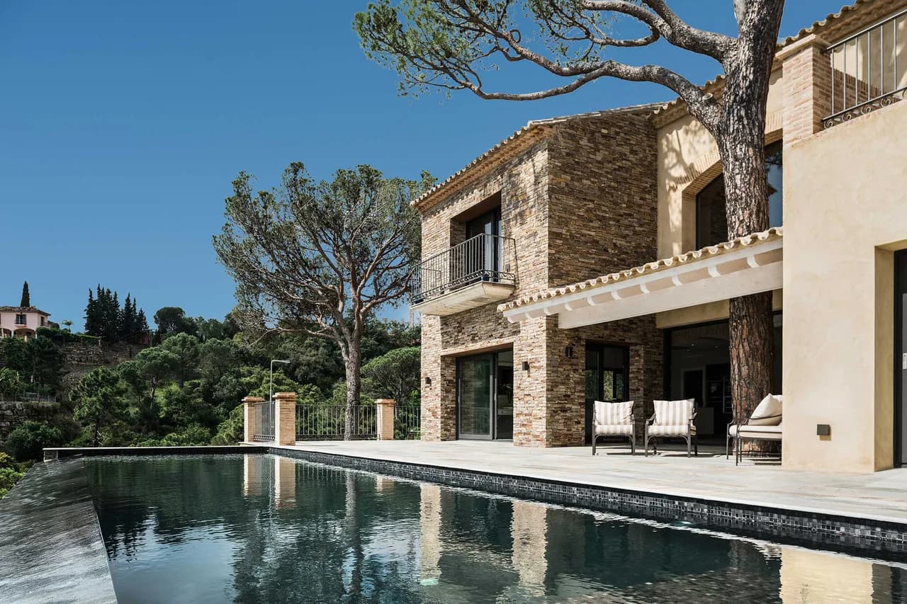 Superbe Villa Moderne avec Intérieurs Luxueux