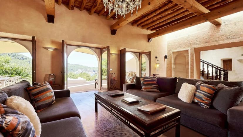 AMAZING VILLA SURROUNDED BY 30-ACRES OF LUSH PINE FOREST, WITH ITS OWN SECLUDED BEACH COVE
