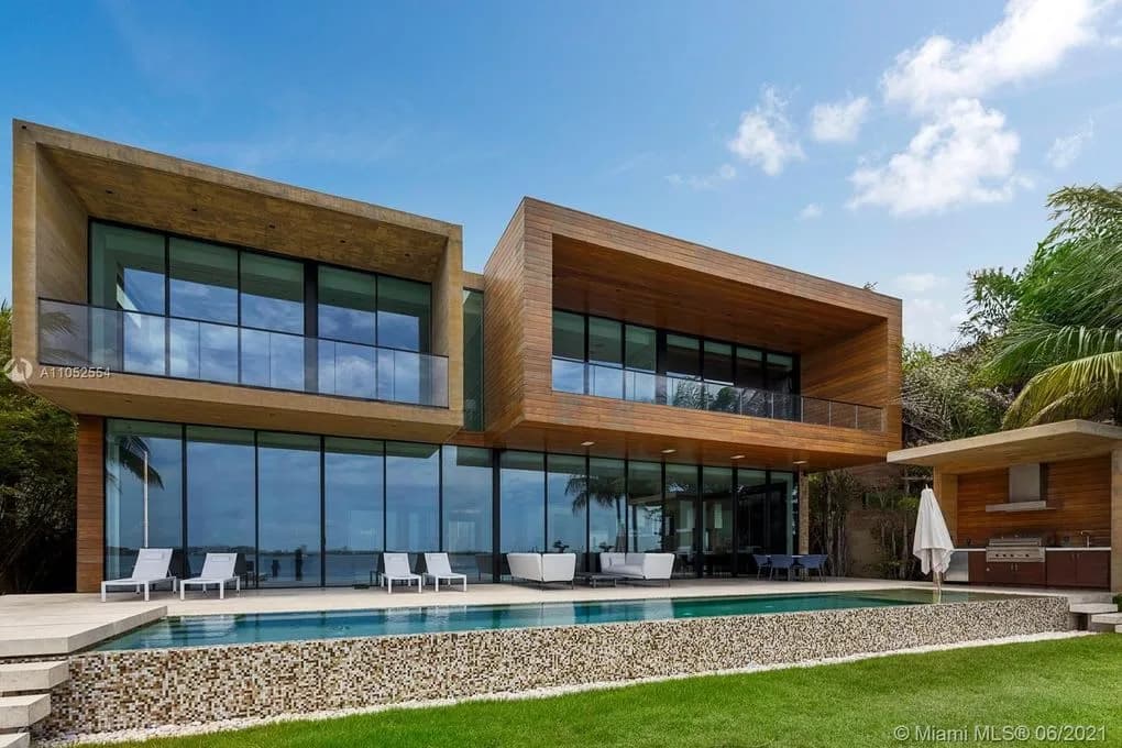 Villa Moderna Tropical con una Refrescante Piscina Infinita