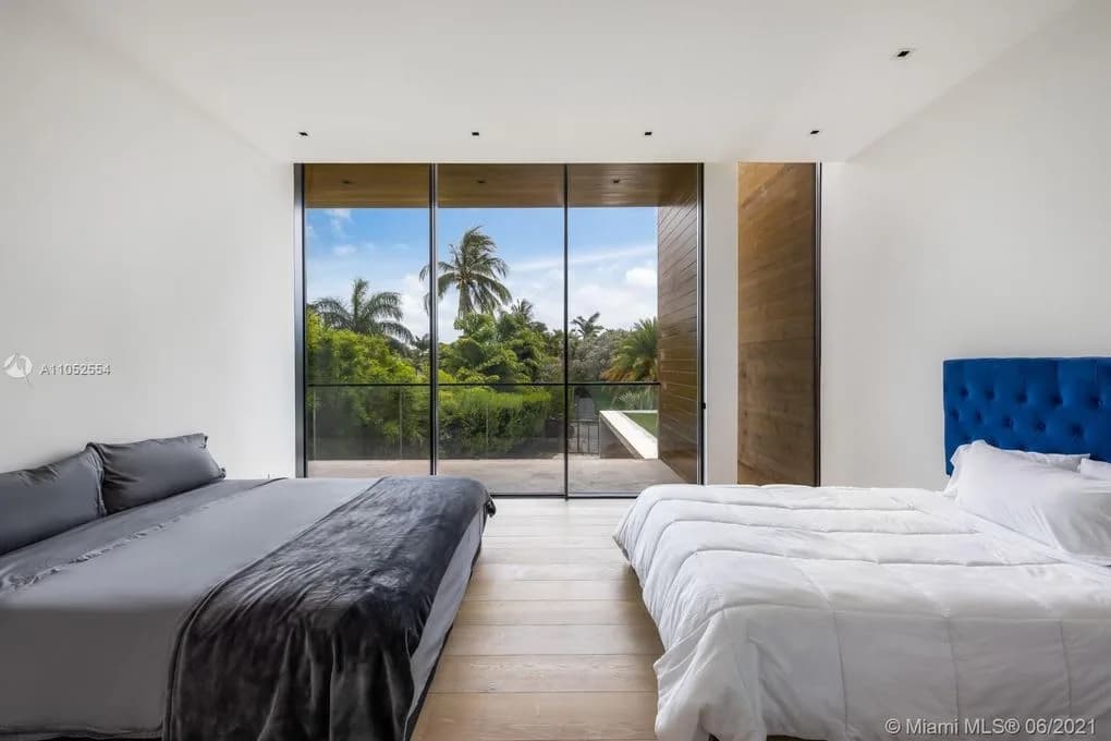 Villa Moderna Tropical con una Refrescante Piscina Infinita, foto 4