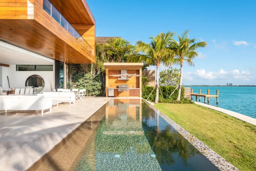 Villa Moderna Tropical con una Refrescante Piscina Infinita, foto 5