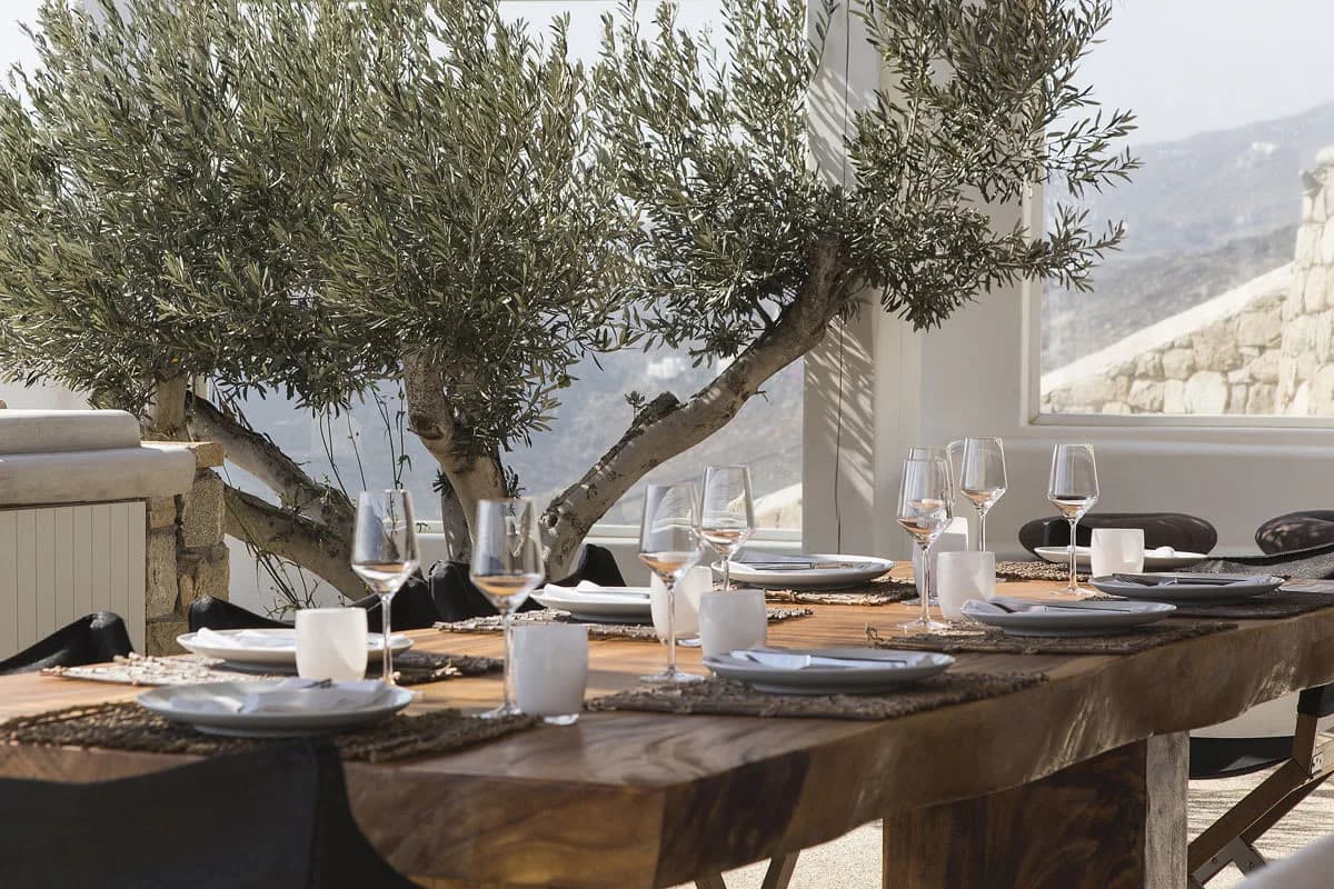 EXQUISITE FREE-STANDING VILLA WITH STATE OF THE ART INTERIORS photo 3