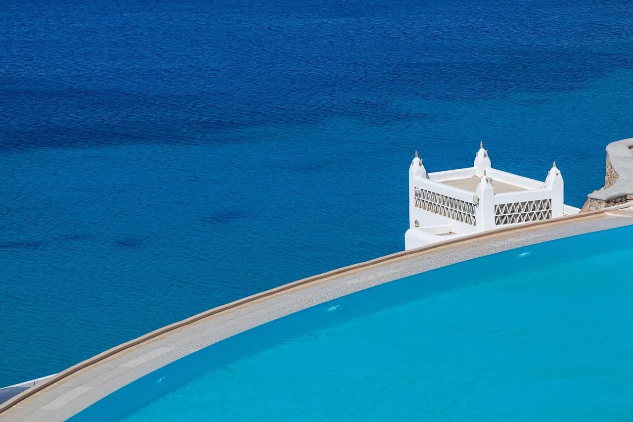 PARADIS LUXUEUX SURPLOMBANT LES EAUX PRISTINES DE LA PLAGE D'ELIA, photo 4