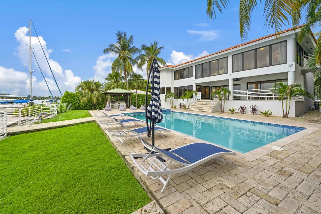 Impresionante Villa en Miami con Vistas al Agua