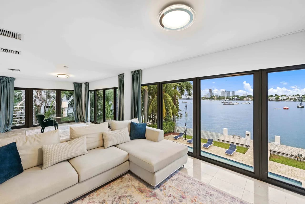 Impresionante Villa en Miami con Vistas al Agua, foto 2