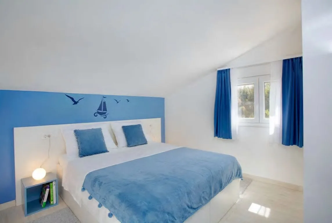 Glorious Spacious Villa Close to Surrounding Beaches photo 5