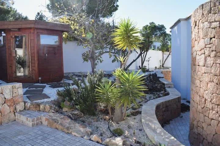 BEAUTIFUL 4 BEDROOM VILLA IN IBIZA
