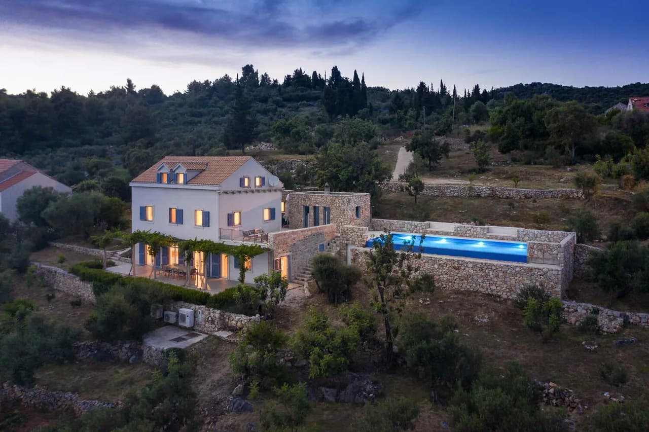 VILLA TRADITIONNELLE EN PIERRE AVEC PISCINE EXTÉRIEURE, photo 2