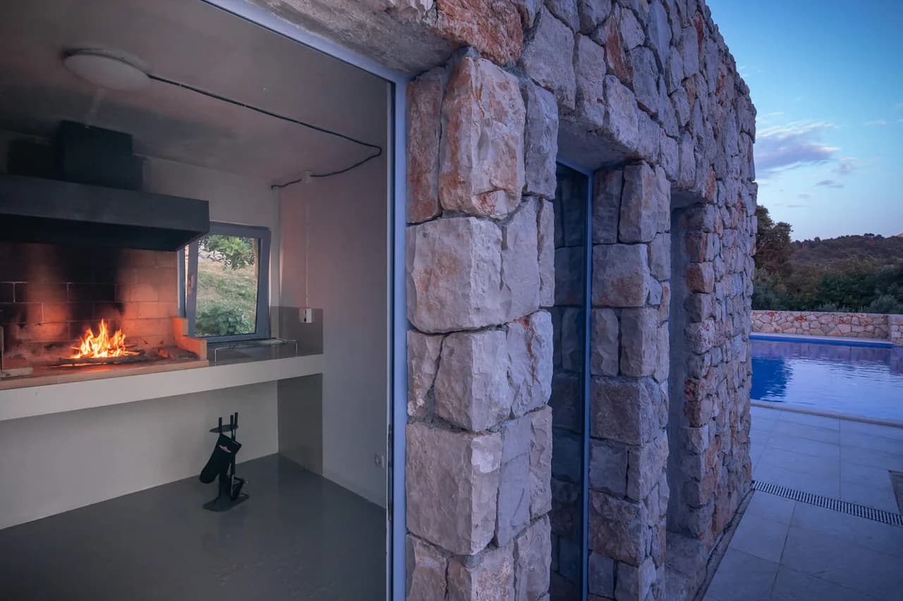 VILLA TRADITIONNELLE EN PIERRE AVEC PISCINE EXTÉRIEURE, photo 4