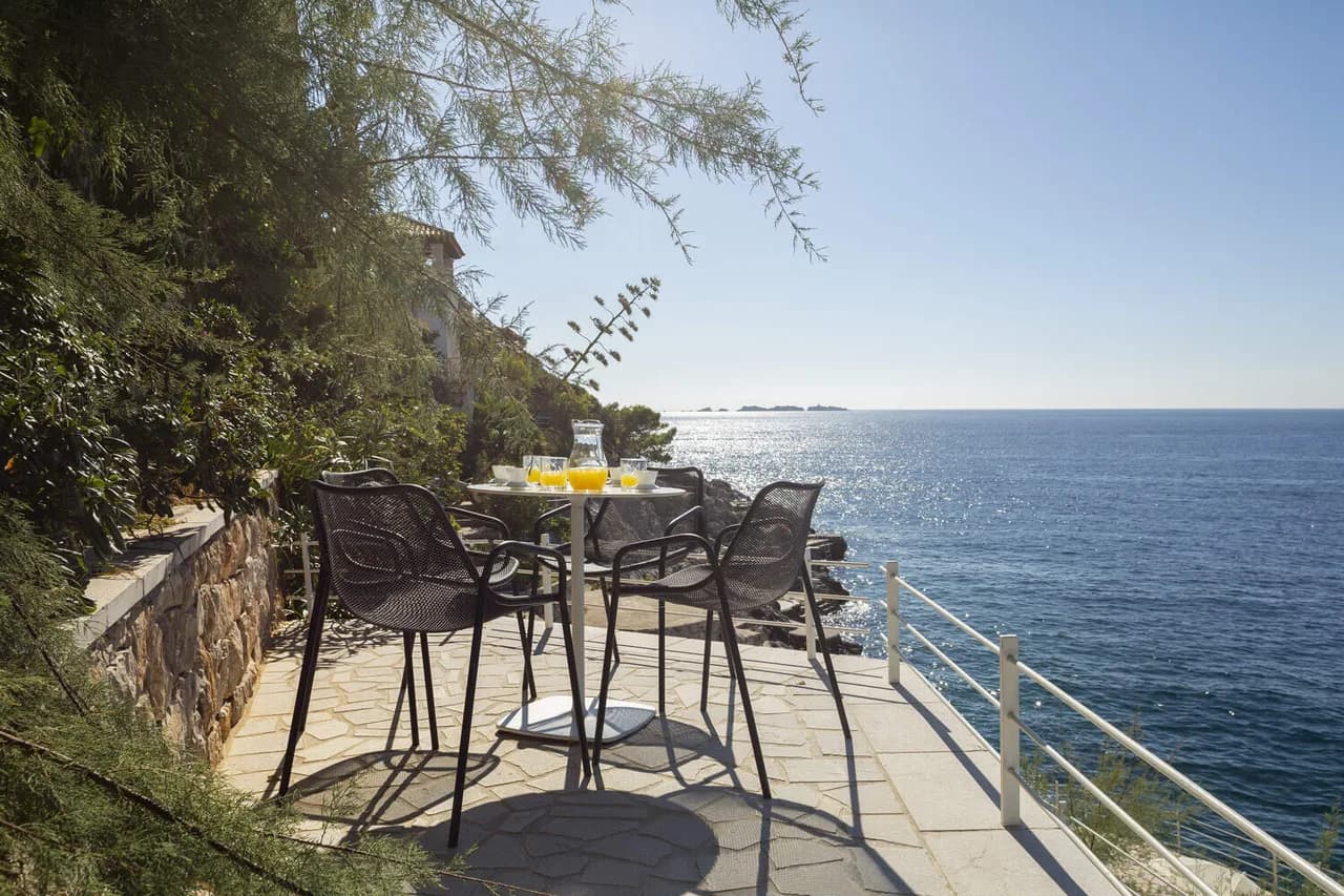 Iconic Luxurious Villa with Private Beach photo 4