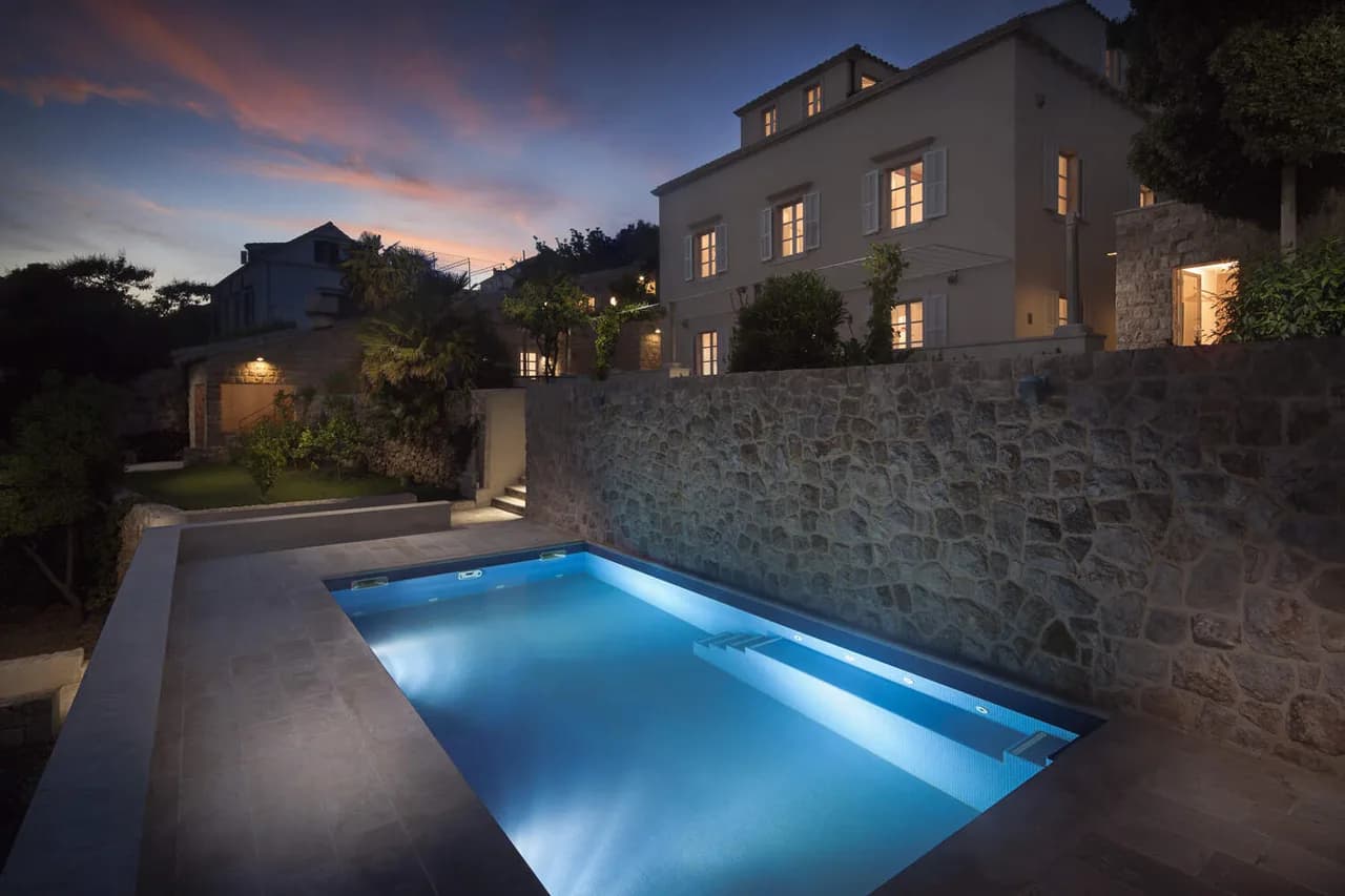 VILLA CLASSIQUE UNIQUE AVEC PISCINE EXTÉRIEURE, photo 4
