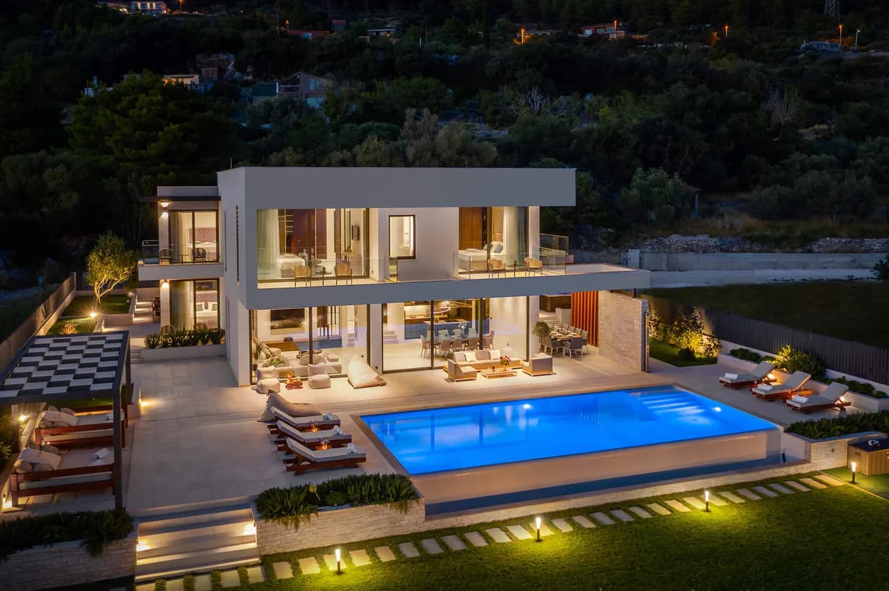 VILLA CONTEMPORAINE MAGNIFIQUE AVEC JACUZZI ET PISCINE INFINIE, photo 4