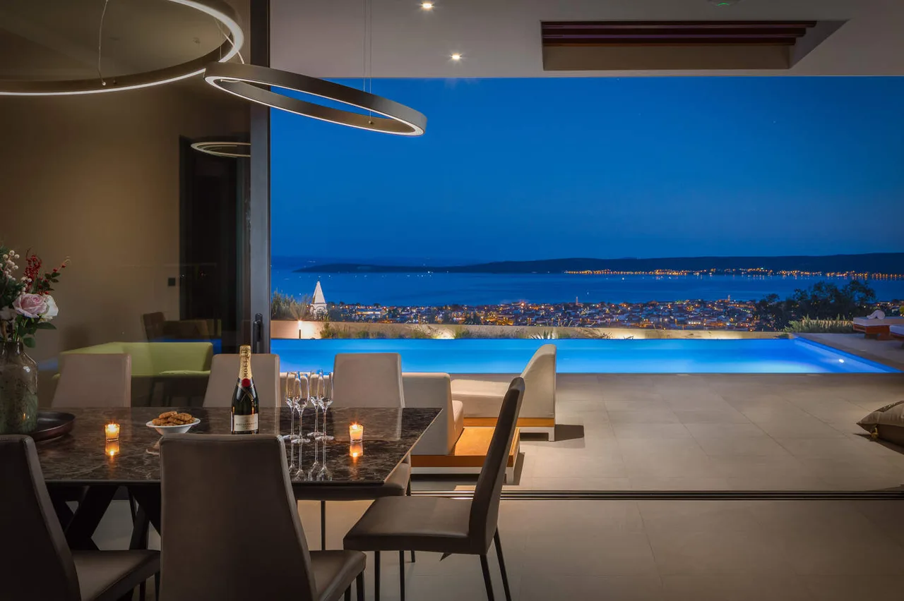 VILLA CONTEMPORAINE MAGNIFIQUE AVEC JACUZZI ET PISCINE INFINIE, photo 5