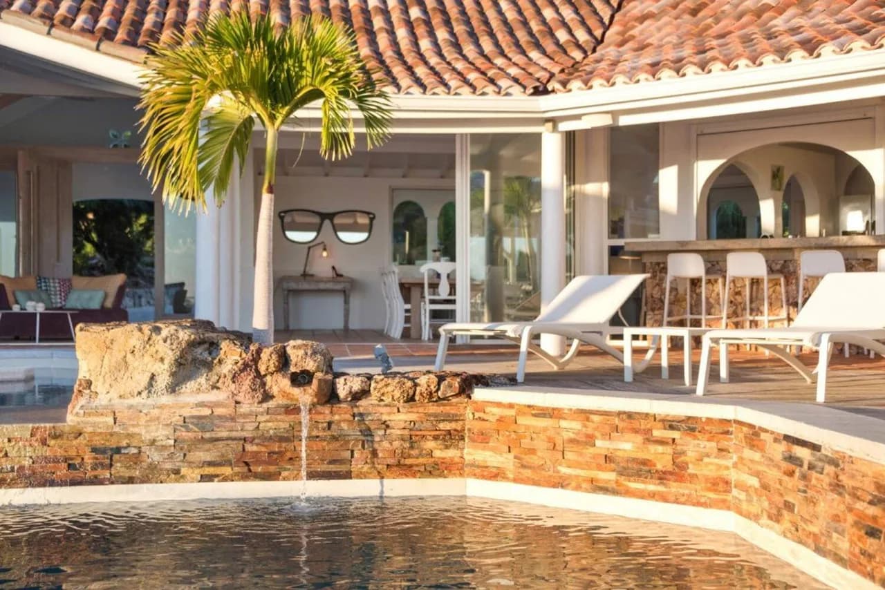 ASTONISHING LUXURY VILLA WITH OUTDOOR JACUZZI AND POOL photo 3