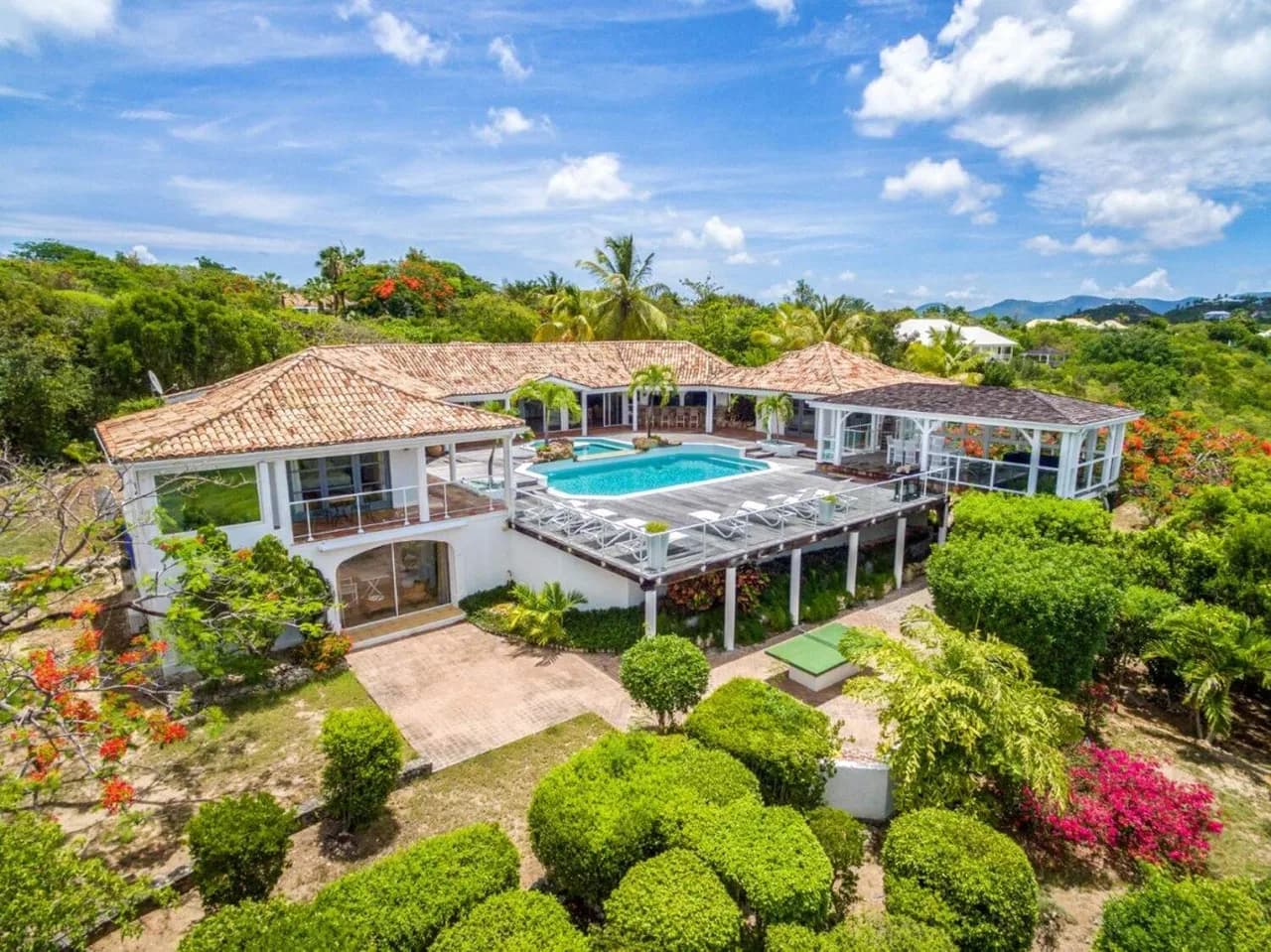 ASTONISHING LUXURY VILLA WITH OUTDOOR JACUZZI AND POOL photo 4
