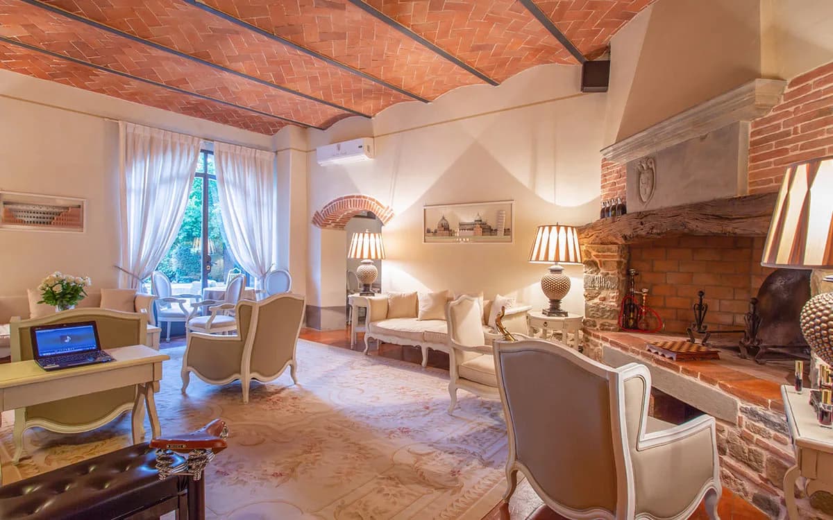 BEAUTIFUL HILLTOP VILLA OVERLOOKING TUSCANY photo 3