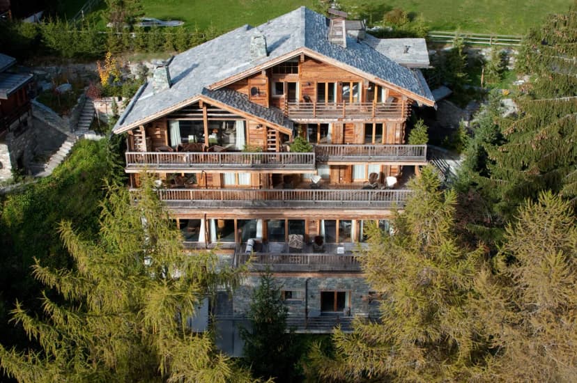 EXTRAVAGANT DELUXE CHALET WITH INDOOR POOL AND JACUZZI