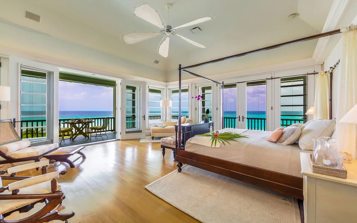 BEAUTIFUL ESTATE NEAR LONG BAY BEACH