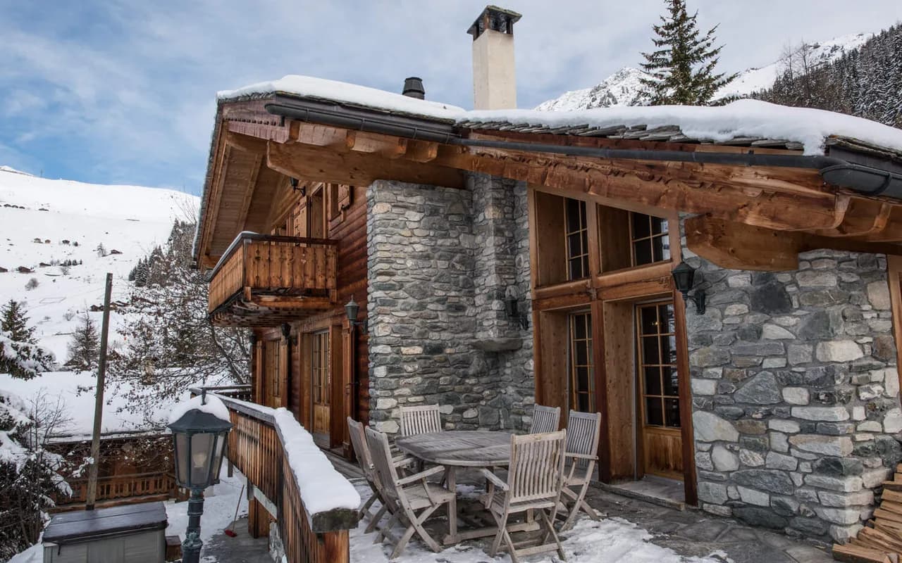 BEAUTIFUL TRADITIONAL CHALET WITH SAUNA AND OUTDOOR JACUZZI photo 3