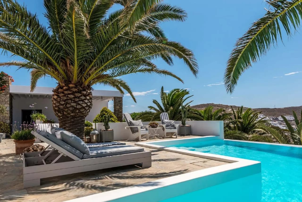Impresionante villa elegantemente ubicada sobre la arena dorada de la playa de Elia, foto 3