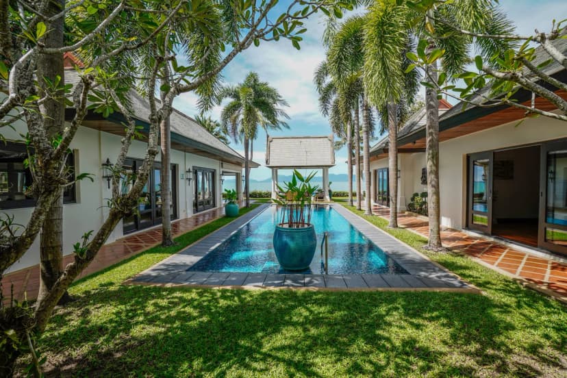 Contemporary Villa On A Pristine Beach Frontage