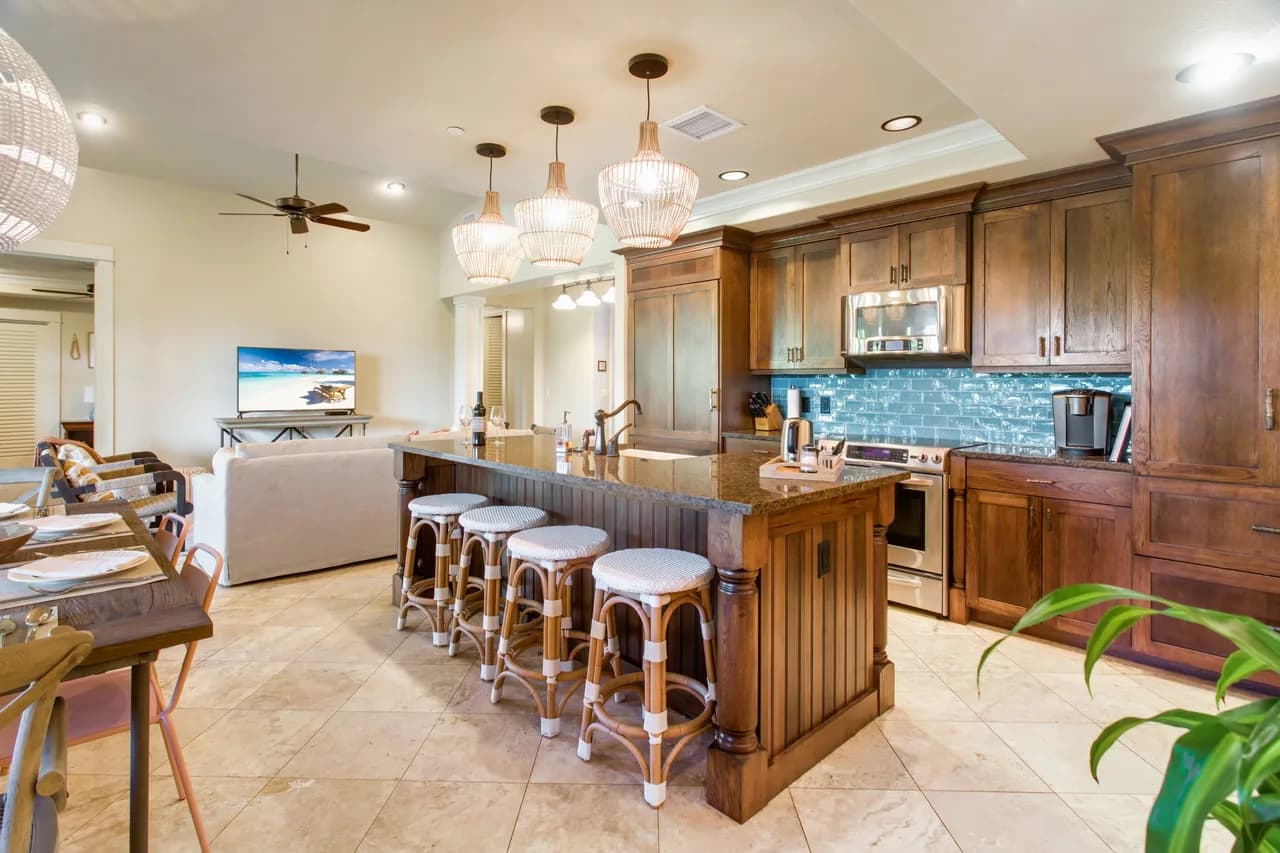 Ocean View Beachfront Four Bedroom Villa in Kauai photo 4