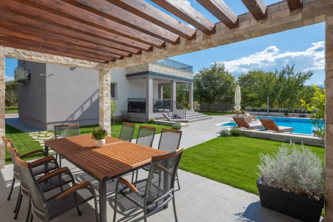 Luxurious Oasis Villa With Breathtaking Views Of The Valley photo 2