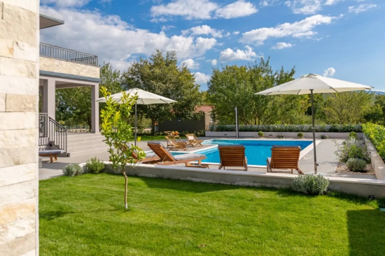 Luxurious Oasis Villa With Breathtaking Views Of The Valley photo 4