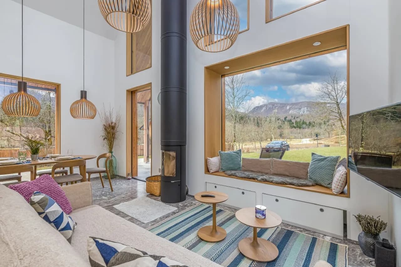 Incroyable Chalet en Bois d'Épicéa dans la Paix Blissful des Collines, photo 2