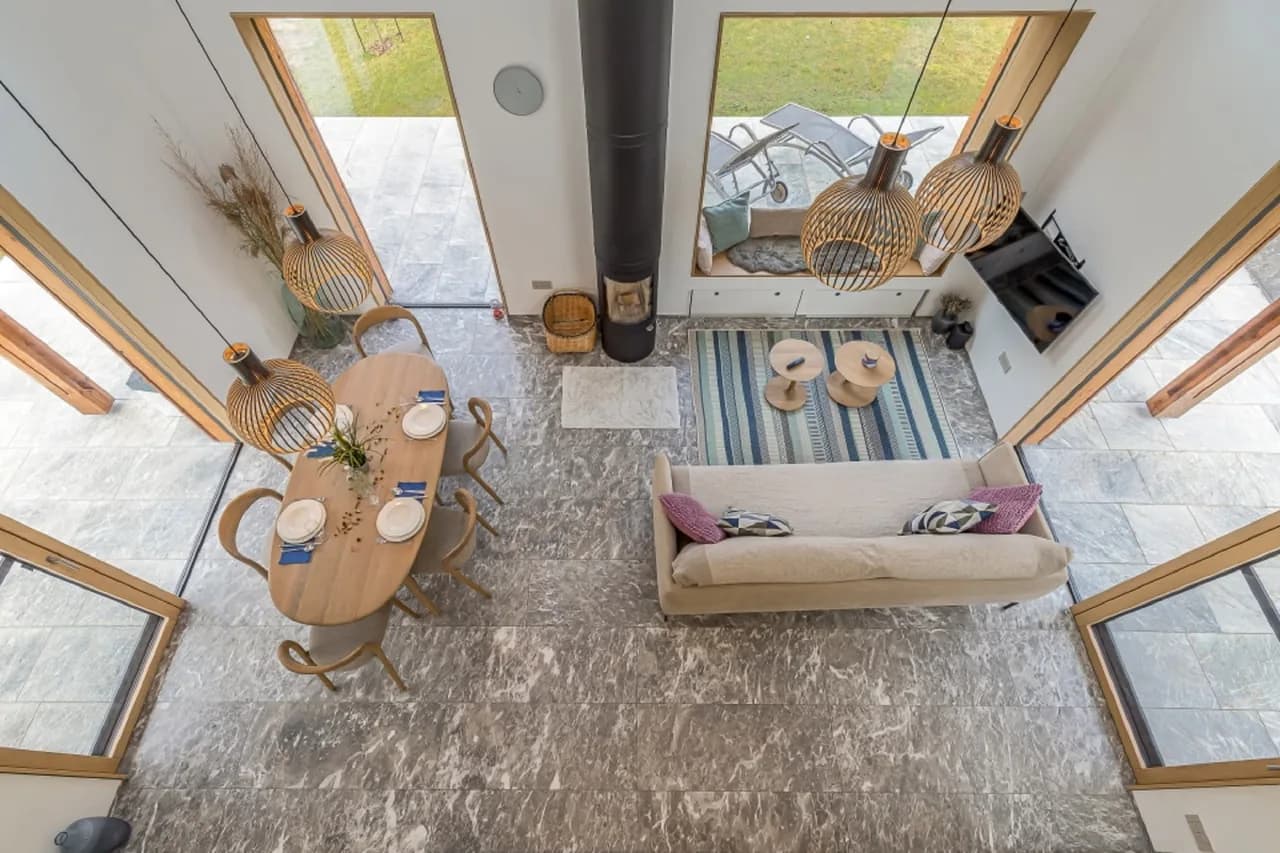 Incroyable Chalet en Bois d'Épicéa dans la Paix Blissful des Collines, photo 5
