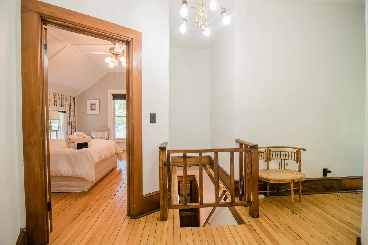 Lakeside Six Bedroom Estate in Traverse City photo 4