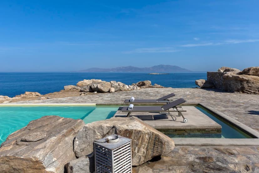 Inspiring Villa With Unobstructed Views of the Mediterranean Sea